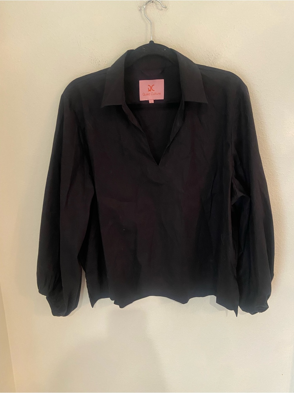 Quiet Culture Black Collared V-Neck Balloon Sleeve Top Large